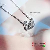 ราคา สร้อยรูปหงส์มุขล้อมคริสตัล SWAROVSKI Iconic Swan Necklace White Rhodium plating (14311862428)