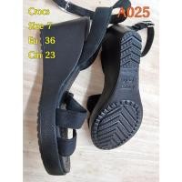 ราคา รองเท้าแบรนด์มือสองของแท้ ยี่ห้อCrocs สีดำ เบอร์ 7/Eu 37.5 คู่แรก (13908748701)