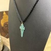 ราคา จี้หยกกัวเตมาลา (Jadeite Type A) เนื้อลำไย สีเขียวอมฟ้า แกะสลักรูปกระบี่หัวสิงโต พร้อมสร้อยคอไหมญี่ปุ่น (19393626607)