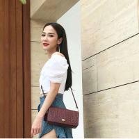 ราคา Coach Dinky รุ่นใน shop นะคะ ลายซีปั้มนูน หนังสีแดงเข้ม (7954010317)