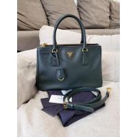 ราคา PRADA Saffiano 30 2-Zips สีSmeraldo ปี12 (14657622426)
