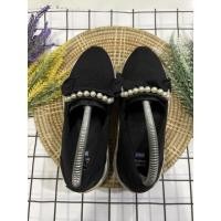 ราคา (ร้านนี้ส่งฟรี) รองเท้าผ้าใบตกแต่งมุก ยี่ห้อ SCB แท้ เบอร์ 35-36 (14947759385)