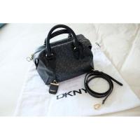 ราคา Used like new กระเป๋าสะพาย DKNY ทรง Speedy (4460301135)