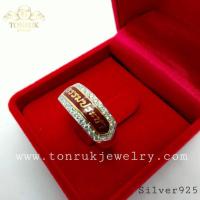 ราคา แหวนนามสกุลเรือนเกลี้ยง เพชรล้อมกลม ลงยาไวท์แดง เรือนเงินแท้เคลือบทองคำ18K (8905988637)