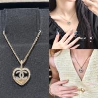 ราคา ของแท้ CHANEL 23B ใหม่สีทองหัวใจรัก rhinestone CC โซ่สร้อยคอ (25055371241)
