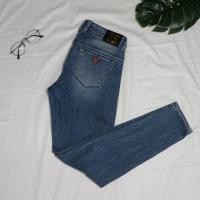 ราคา กางเกงยีนส์ Guess Jeans {สภาพใหม่ 95%} (6820650321)