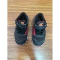 ราคา ส่งต่อ รองเท้าเด็กชาย nike สีดำ ยาว 17 cm ของแท้ (23736397119)