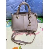 ราคา กระเป๋าสะพายข้าง พร้อมสายสะพาย แบรนด์ Thames แท้ 100% สีเผือก มือ 2 (23943213604)