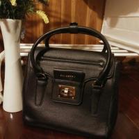 ราคา (ส่งต่อ)กระเป๋า Shuberry สีดำ (1261409326)