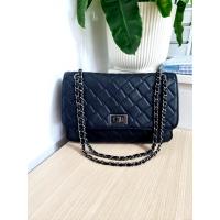 ราคา กระเป๋ามือสอง แบรนด์แท้ Sisley ครอสบอดี้สีดำสายโซ่ ทรงฝาพับ หลังไม่หัก หนังวัว อยู่ทรงตั้งได้ หลายช่อง (24275204234)