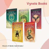 ราคา VYNELA (หนังสือภาษาอังกฤษ) PERCY JACKSON AND THE OLYMPIANS (BOOK 1-5: THE LIGHTNING THIEF, ETC.) — RICK RIORDAN (15698250768)