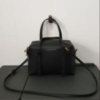 ราคา กระเป๋าสะพายข้าง Charles & Keith สีดำ มีตำหนิตรงมุมๆ ถลอก (4032495411)