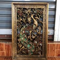 ราคา แผ่นไม้แกะสลัก กรอบรูป ลายนกยูง แบบ Antique ตกแต่งกระจกสี ขนาดกว้าง 34xสูง 54 ซม. ไม้ฉลุลายนกยูง แขวนผนัง (8083452238)