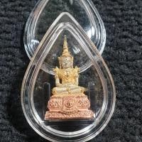 ราคา รูปหล่อพระแก้วมรกต ภ.ป.ร. (รุ่นแรก)เนื้อเงินสามกษัตริย์ พิมพ์เล็ก มีหมายเลขโค้ตใต้ฐาน พร้อมกล่อง วโรกาสในหลวง 75 พรรษา (22888413164)