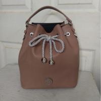 ราคา Tommy Hilfiger bucket bag (6849775648)