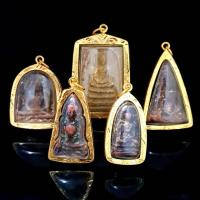 ราคา จี้พระ พระเครื่อง ชุดพระเบญจภาคีทั้ง5(พระสมเด็จ+พระซุ้มกอ+พระนางพญา+พระรอด+พระผงสุพรรณ)เนื้อผงพุทธคุณเก่า เลี่ยมกรอบทอง (24227711196)