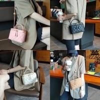 ราคา กระเป๋าสะพายหนังแท้ ทรงกล่อง สายโซ่ (18823289551)