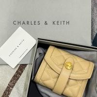 ราคา CHARLES & KEITH : Este Quilted Belted Small Wallet (24054910659)