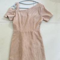 ราคา Dress เดรสสั้น สีเบจ จากร้าน SLYQ (4525135881)