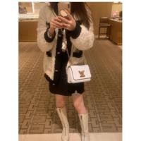 ราคา Lv__lv__twist MM กระเป๋าเป้สะพายหลัง กระเป๋าสะพายไหล่ M54804 Spot RIQO (28552787624)