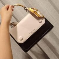 ราคา กระเป๋าถือ สะพายข้าง crossbody 2 tone (6536417646)