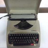 ราคา เครื่องพิมพ์ดีดกระเป๋าหิ้ว OLYMPIA Traveller C (7039950296)