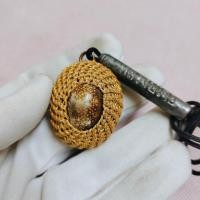 ราคา เบี้ยแก้หลวงพ่อเจือ พร้อมตะกรุด เป็นเบี้ยแก้ถักริ้มทอง วัดกลางบางแก้ว (23359463472)