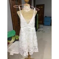 ราคา เดรสลูกไม้สีขาวฉลุสายเดี่ยว (18653602541)