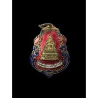 ราคา เหรียญเสมากะไหล่ทองลงยา พระพุทธชินราช วัดพระศรีรัตนมหาธาตุ จ.พิษณุโลก เหรียญมีขนาดกว้าง 2 cm ความสูง 2.97 cm (22888558083)