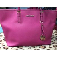 ราคา กระเป๋าสะพายMK สีชมพู มือสอง ไม่แท้ยินดีคืนเงินค่ะ (17965918807)