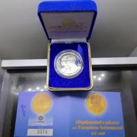 ราคา เหรียญเฉลิมพระเกียรติ 2 พระองค์มหาราช ร.5 ร.9 เนื้อเงินขัดเงา ที่ระลึก 100 ปี กรมชลประทาน ปี 2545 พร้อมกล่องเดิมและใบเซอ (22513994761)