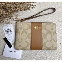 ราคา NewCoach CORNER ZIP WRISTLET IN SIGNATURE คล้องมือ 1 ซิป S แท้ (24180342093)