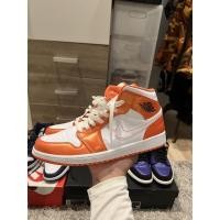 ราคา NIKE AIR JORDAN 1MID SE USED orange/white (20337915245)
