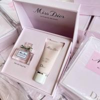 ราคา Dior Miss Dior Blooming Bouquet Mini Gift Set ( แพ็คเก็จตลับเปิด ) (22127850984)