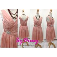 ราคา ชุดราตรีคอวี สีส้มโอรส ส่วนอกจับจีบเป็นชั้นๆ ทั้งสองข้างแล้วไขว้กันปาดมาถึงเอว มีเข็มกลัดเพชรติดเพิ่มความหรูหรา (643678180)