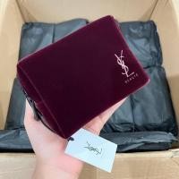 ราคา กระเป๋า YSL Beaute Velvet Pouch Bag - กำมะหยี่แดง (20449352969)