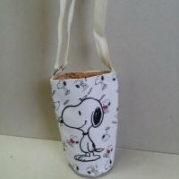 ราคา ถุงสะพาย กระเป๋าสะพาย ใส่กระติก ขวดน้ำ ปรับความยาวสายได้ ลาย สนู๊ปปี้ SNoopy ขนาดเส้นผ่าศูนย์กลาง 7 ซม. สูง 18 (7236808935)