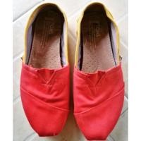 ราคา รองเท้า TOMS สีแดง-เหลือง (1018370711)