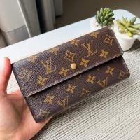 ราคา Lv Trifold wallet มือสองของแท้ค่ะ (รบกวนทั่กแชทก่อนสั่งค่ะ) (22845259087)