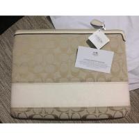 ราคา กระเป๋าใส่ i pad ยี่ห้อ coach signature แท้ (1588950383)