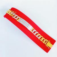 ราคา สร้อยมือแฟชั่น เพชร cz สี่เหลี่ยม ฝังล็อค ชุบทองไมครอน และทองคำขาว หนัก 4 บาท (10641397594)