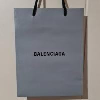 ราคา ถุงกระดาษ Balenciaga สีเทาของแท้สภาพสวย (20881417753)