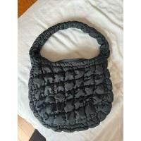 ราคา used like new! mini COS quilted bag สีดำ ของแท้ (28906554279)