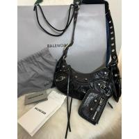 ราคา กระเป๋า balenciaga le cagole xs ของแท้ซื้อที่อังกฤษ ของเราเองใช้น้อยใหม่มาก (24722546773)
