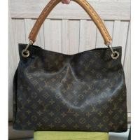 ราคา กระเป๋าหนัง LV รุ่น Artsy GM Monogram Canvas ใหม่ หนังสวย ใบใหญ่ 16 นิ้ว ขาย 650 บาทค่ะ (22962617041)