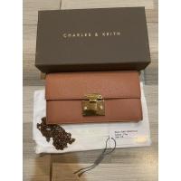 ราคา กระเป๋า Charles&keith กระเป๋าสตางค์สีส้ม (11034562298)