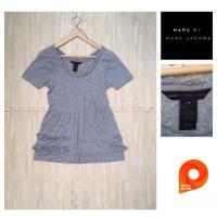 ราคา MARC BY MARC JACOBS เสื้อยืดสีเทาแต่งระบาย อก 32”-40” (16978326067)