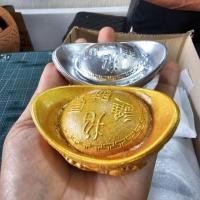 ราคา 1 คู่ ก้อนเงินทอง 3 นิ้ว ก้อนเงิน ก้อนทอง เงินทองจีน เงินทองไหลมาเมทา ทองคำก้อนแบบจีน ทองก้อนมงคล ก้อนเงินทองเรียกทรัพย์ (25263474363)