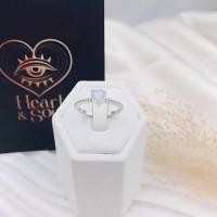 ราคา แหวนพลอยหัวใจล้อมไวท์โทปาส รุ่น Sparkling Heart (23762034756)