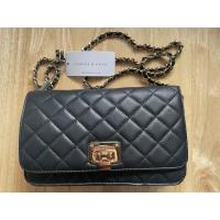 ราคา กระเป๋า charles&keith ของแท้ ขายตามสภาพ (21351121624)